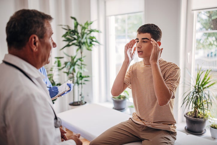 docotor and male patient 